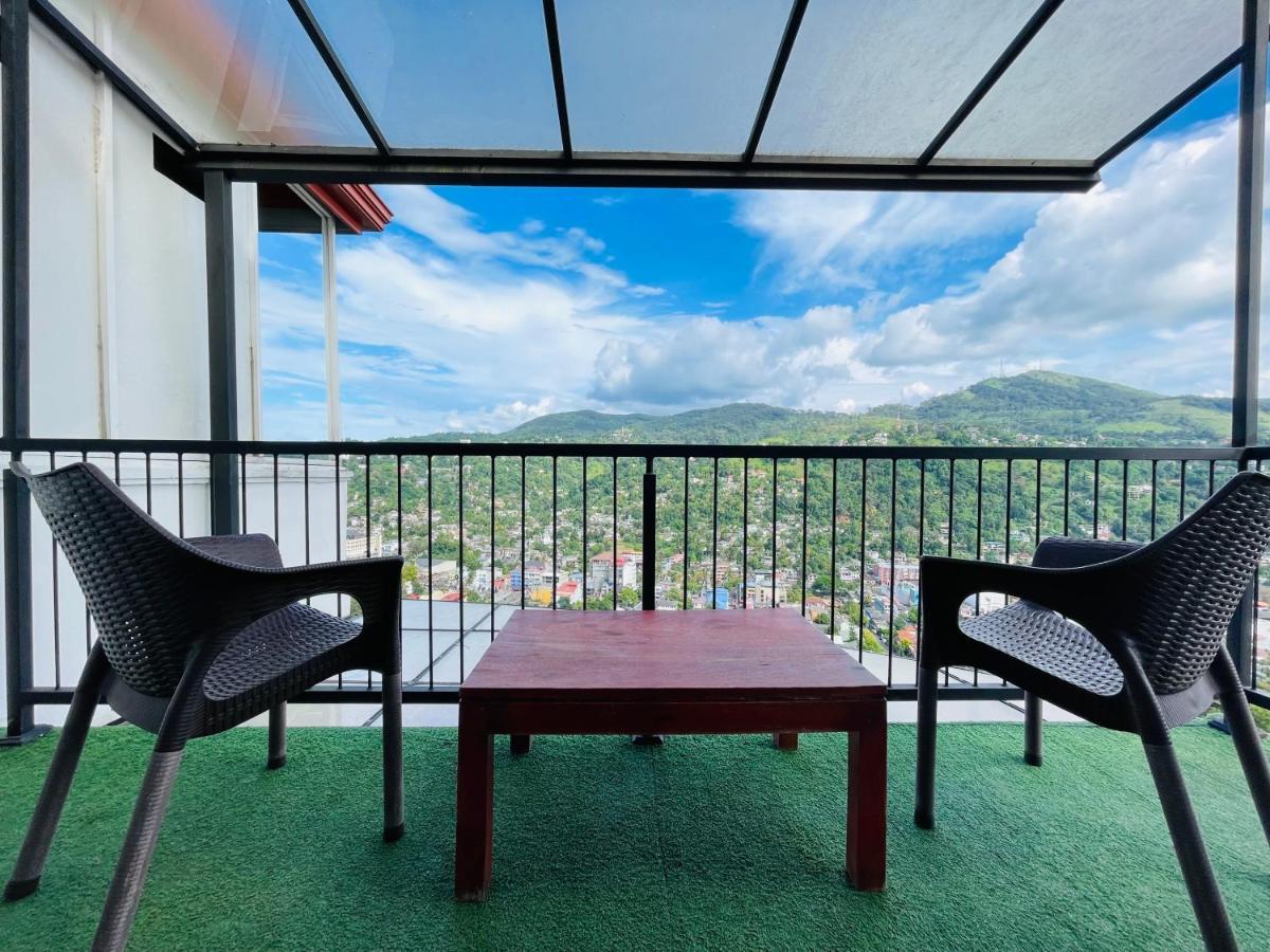 The Skydeck Kandy Exterior foto