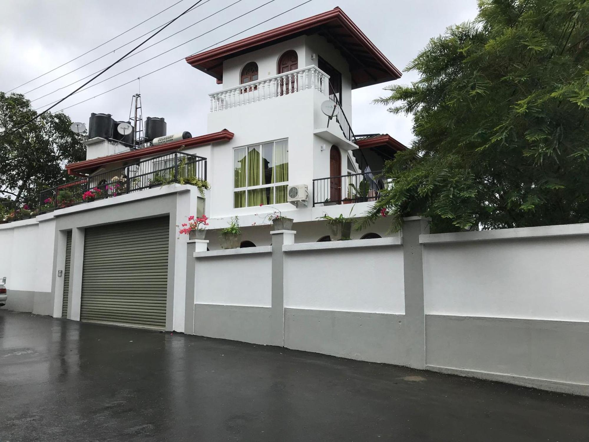 The Skydeck Kandy Exterior foto